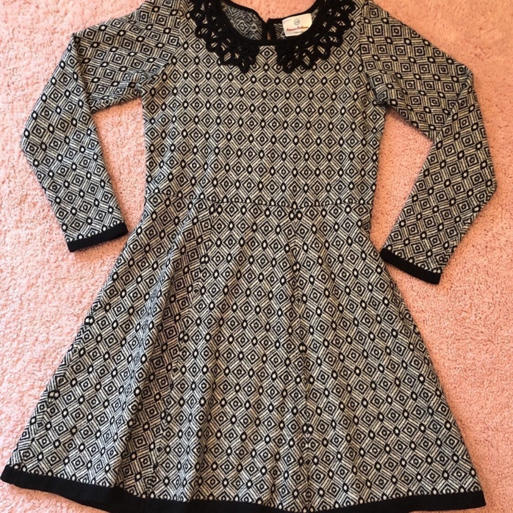 Hanna Andersson dress. Size 130 (US size 8). Black appliqué.
